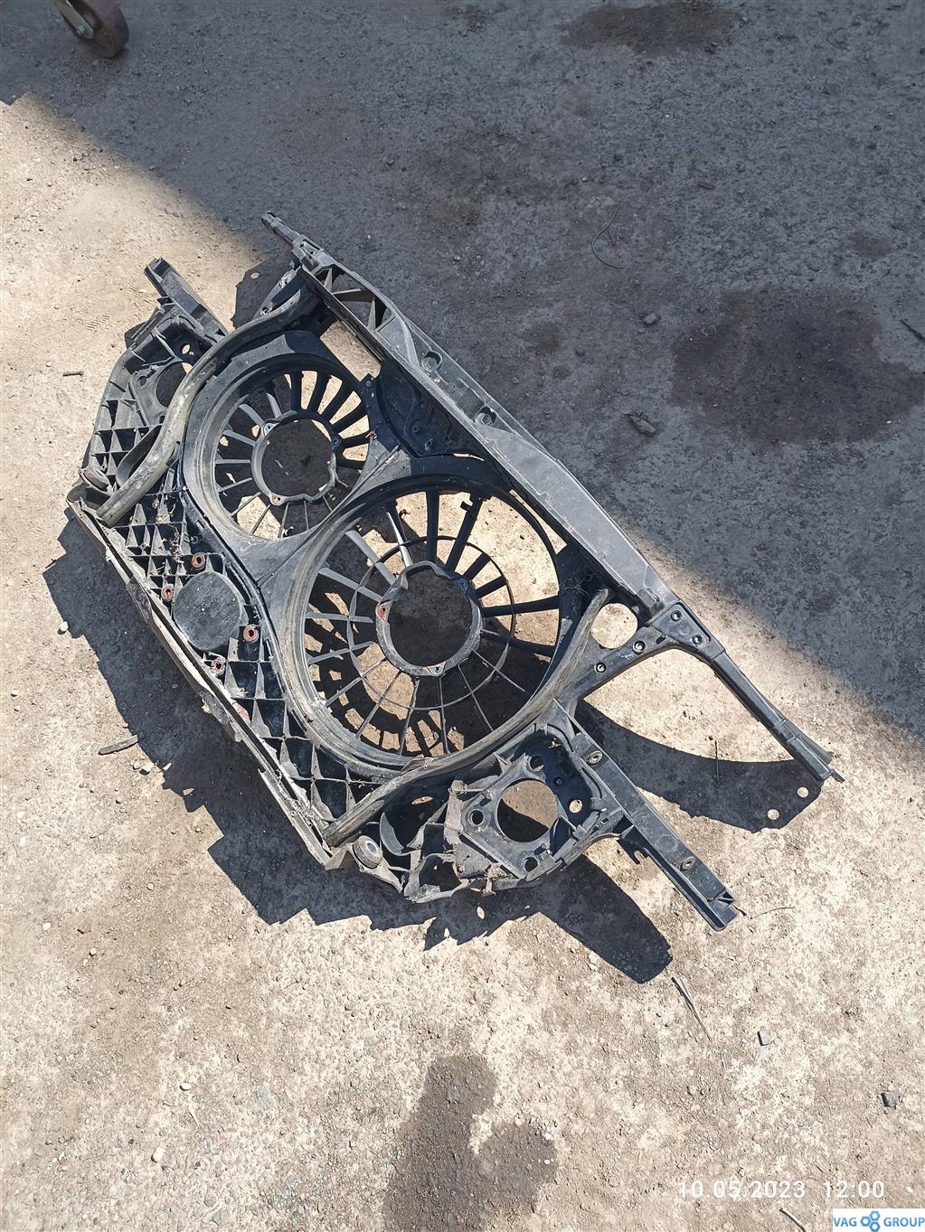 передняя панель крепления облицовки (телевизор) Audi A4 B6 2003, 3.0 л., бензин, седан, 8E0805594B, . - фото №1