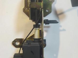 замок багажника Volkswagen Touareg 1 поколение 2004, 4.2 л., бензин, внедорожник 5 дв., 7L0827506D, 7L6827501A, 7L6827501B, .