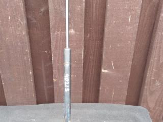 амортизатор капота Volkswagen Touareg 1 поколение 2004, 4.2 л., бензин, внедорожник 5 дв., 7L6823359B, .