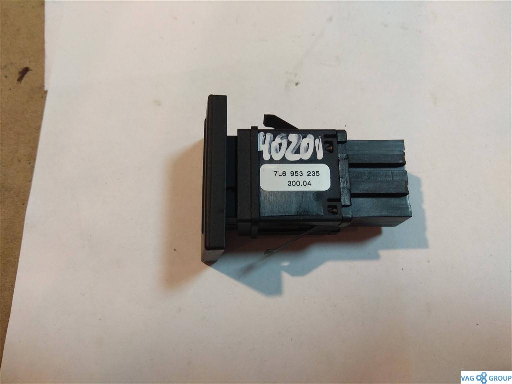 кнопка аварийной сигнализации Volkswagen Touareg 1 поколение 2004, 4.2 л., бензин, внедорожник 5 дв., 7L6953235, . - фото №1