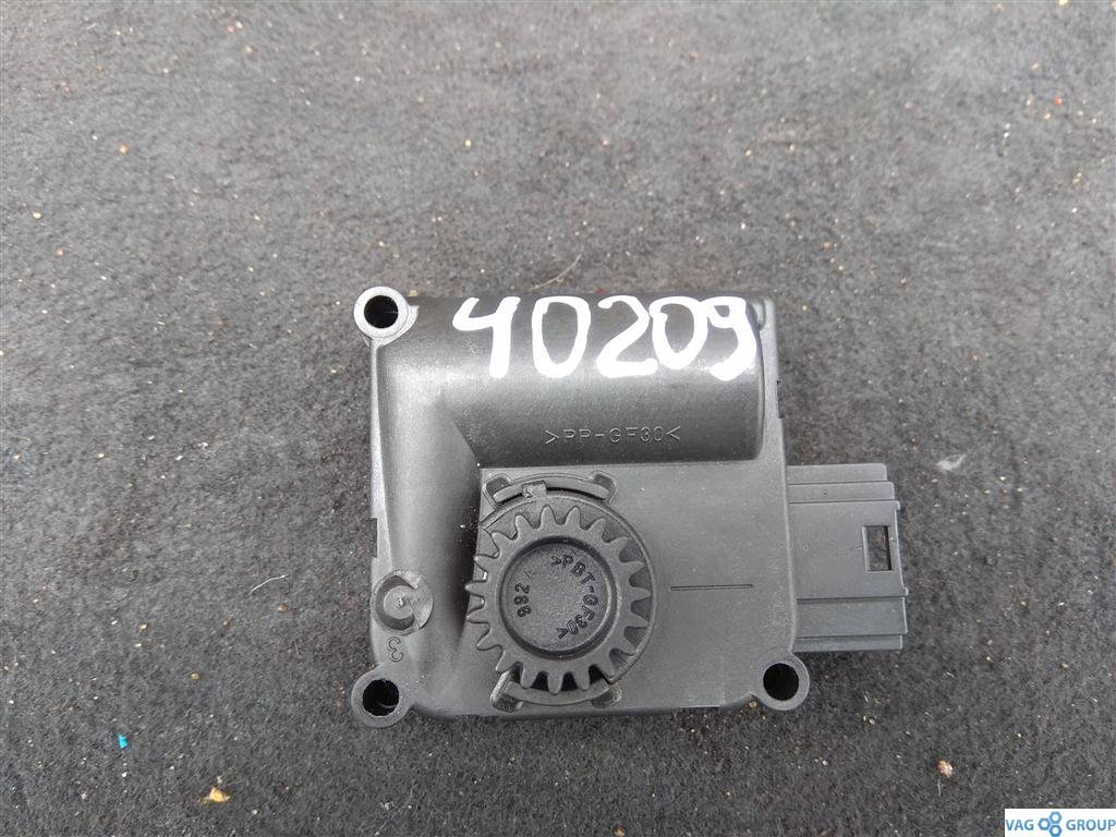 моторчик заслонки печки Volkswagen Touareg 1 поколение 2004, 4.2 л., бензин, внедорожник 5 дв., 4E0820511, 4F0820511B, . - фото №1