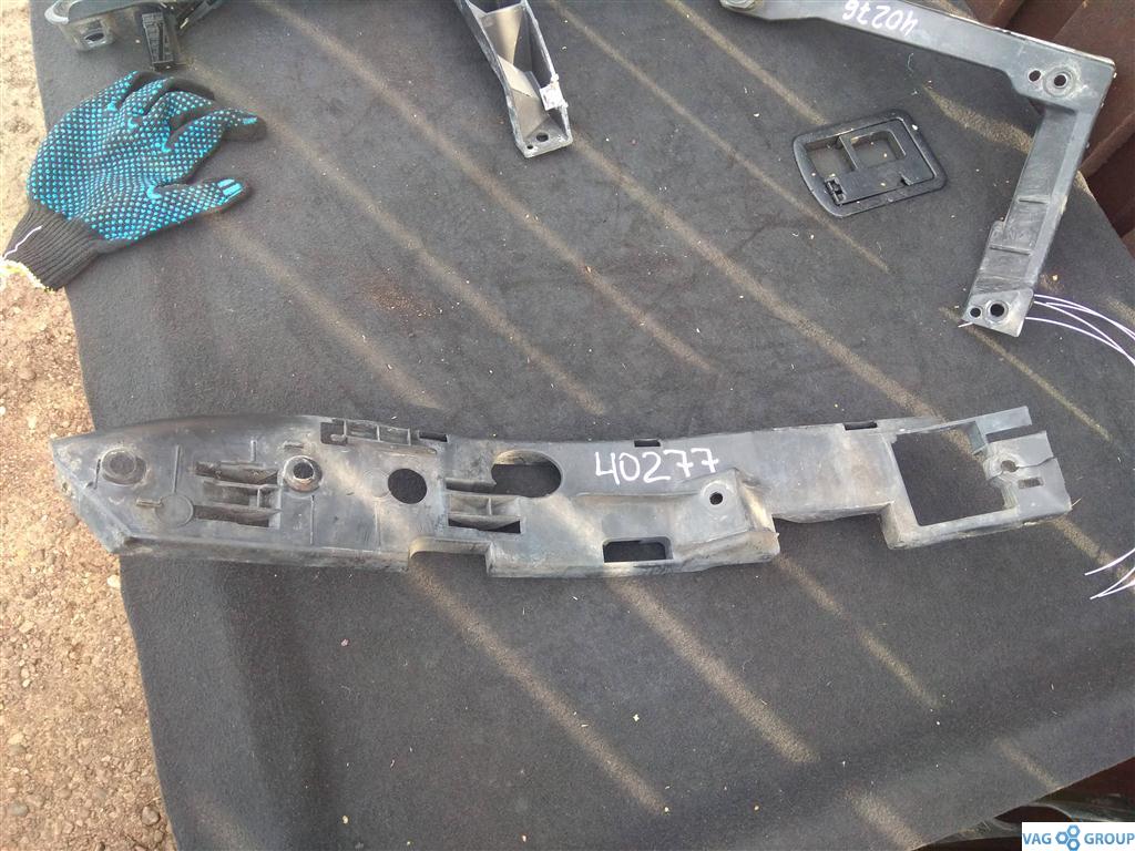 кронштейн переднего бампера Volkswagen Touareg 1 поколение 2004, 4.2 л., бензин, внедорожник 5 дв., 7L6807183C, . - фото №1