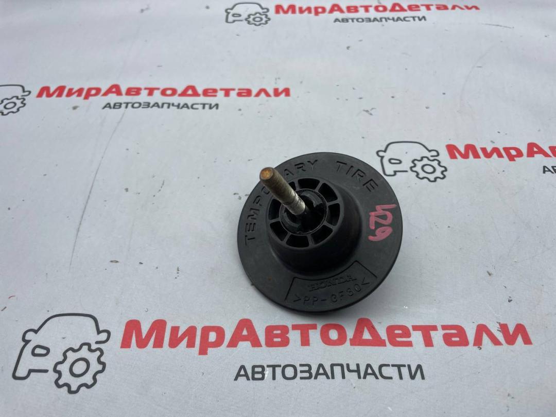 крепление запаски Honda Civic 10 поколение 2017, 1.5 л., бензин, АКПП, купе - фото №1