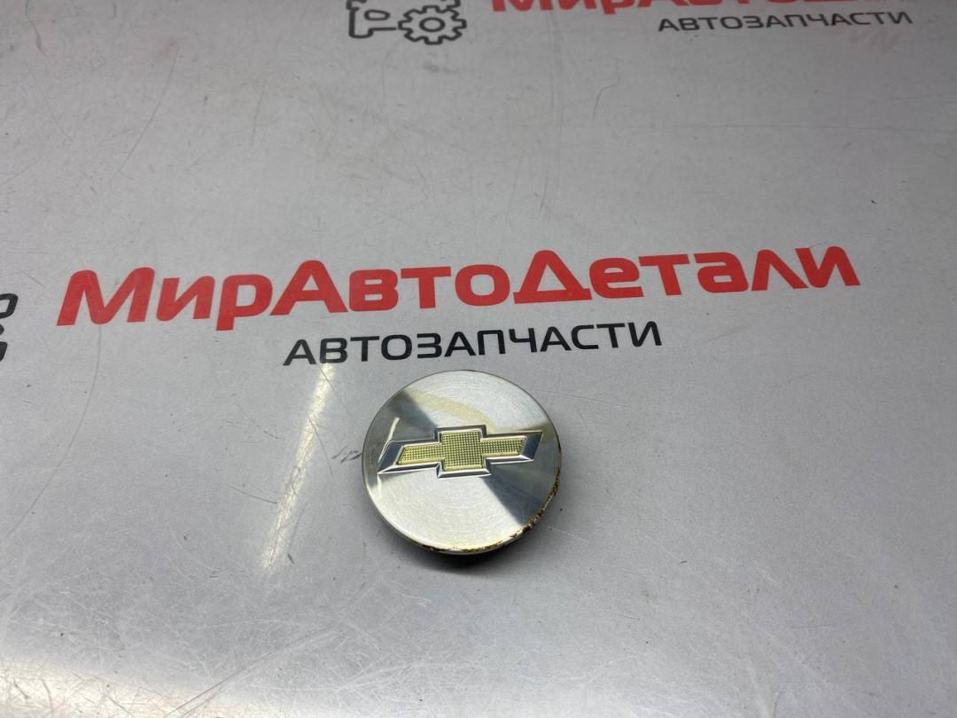 колпачок литого диска Chevrolet Malibu 9 поколение 2016, 1.5 л., бензин, АКПП, 9594156 - фото №1