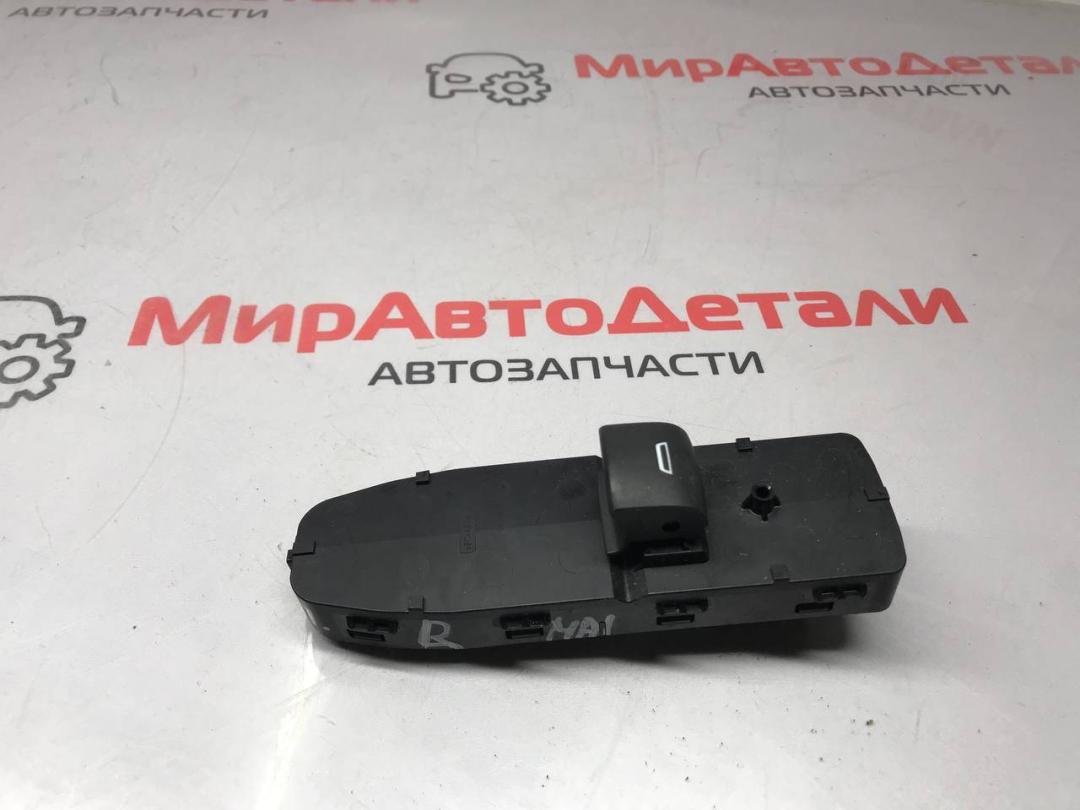 кнопка стеклоподъемника двери передней правой Chevrolet Malibu 9 поколение 2018, 1.5 л., бензин, АКПП, 23308159 - фото №1