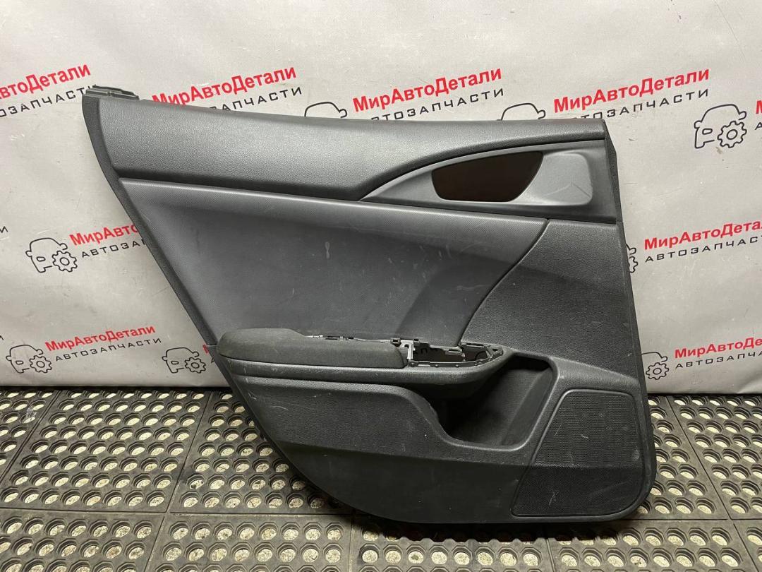 обшивка двери задняя левая Honda Civic 10 поколение 2018, 1.5 л., бензин, МКПП, хетчбэк 5 дв., 83750TGGA011 - фото №1