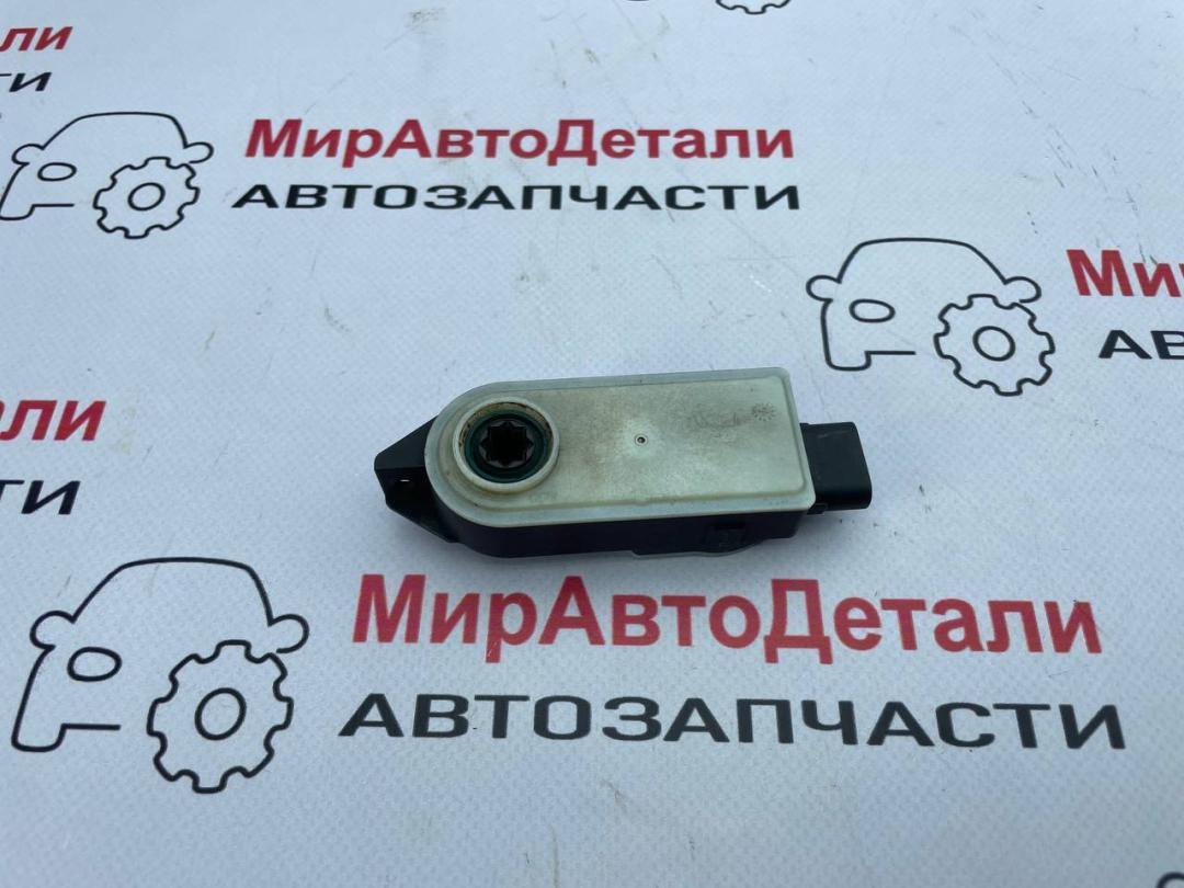 Моторчик жалюзи Chevrolet Traverse 2 поколение (2017 - 2025), 3.6 л., бензин, 84460246 - фото №1