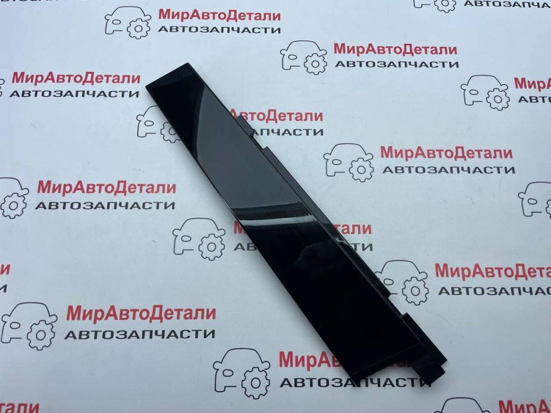 молдинг двери передней правой Chevrolet Equinox 3 поколение 2018, 1.5 л., бензин, АКПП, 84242447 - фото №1