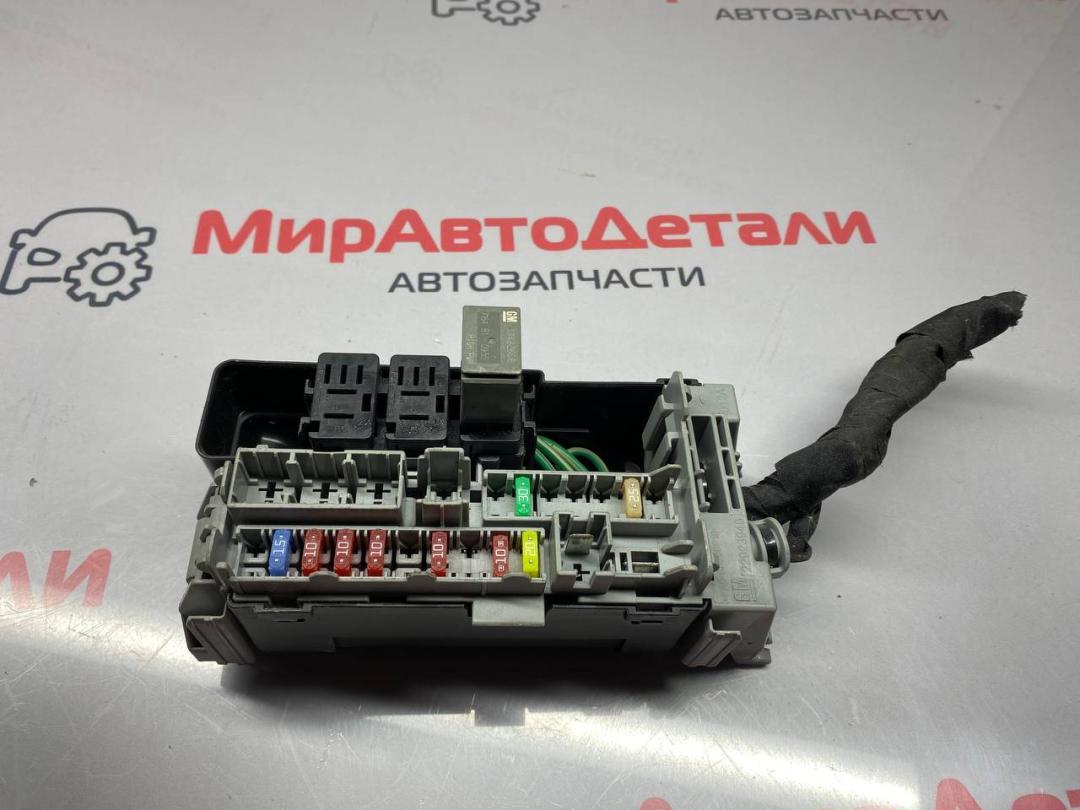 блок предохранителей GMC Terrain 2 поколение 2018, 1.5 л., бензин, АКПП - фото №1