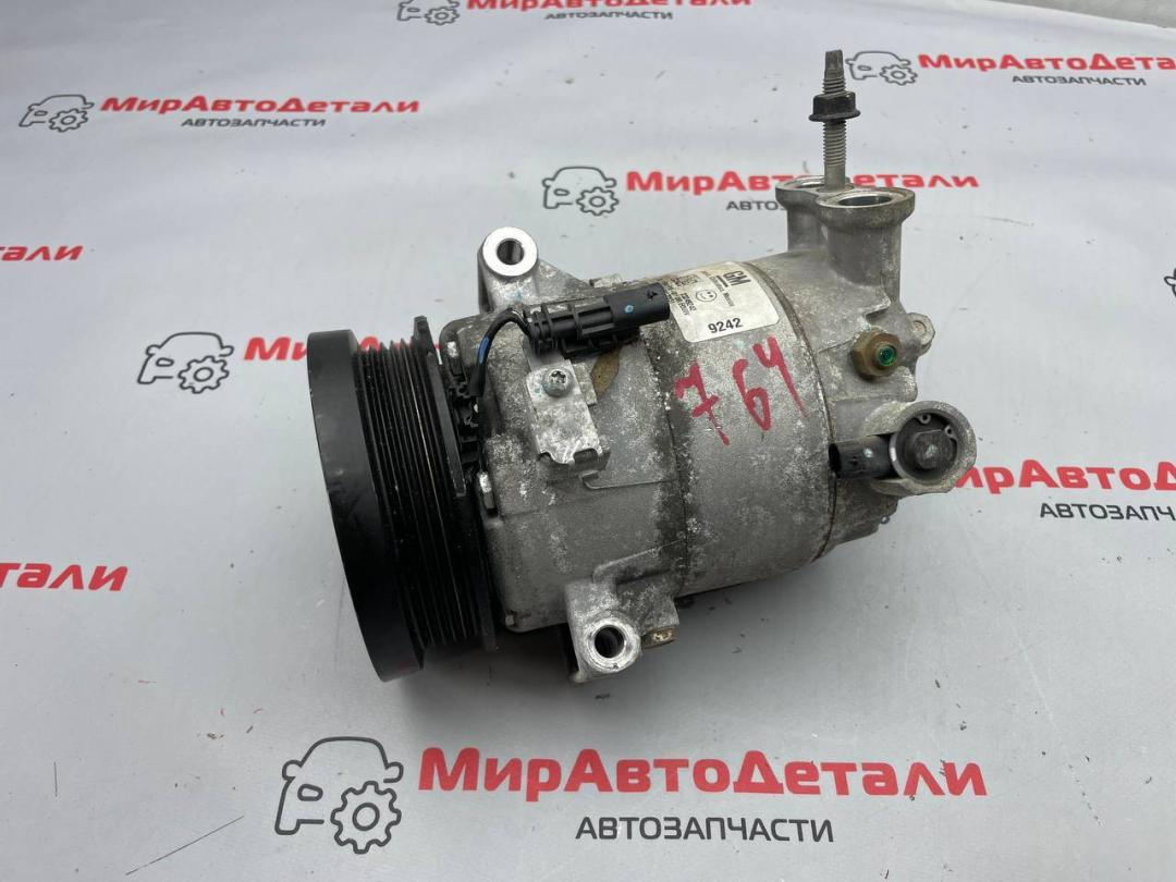 компрессор кондиционера GMC Terrain 2 поколение (2017 - 2025), 2.0 л., 23249242 - фото №1