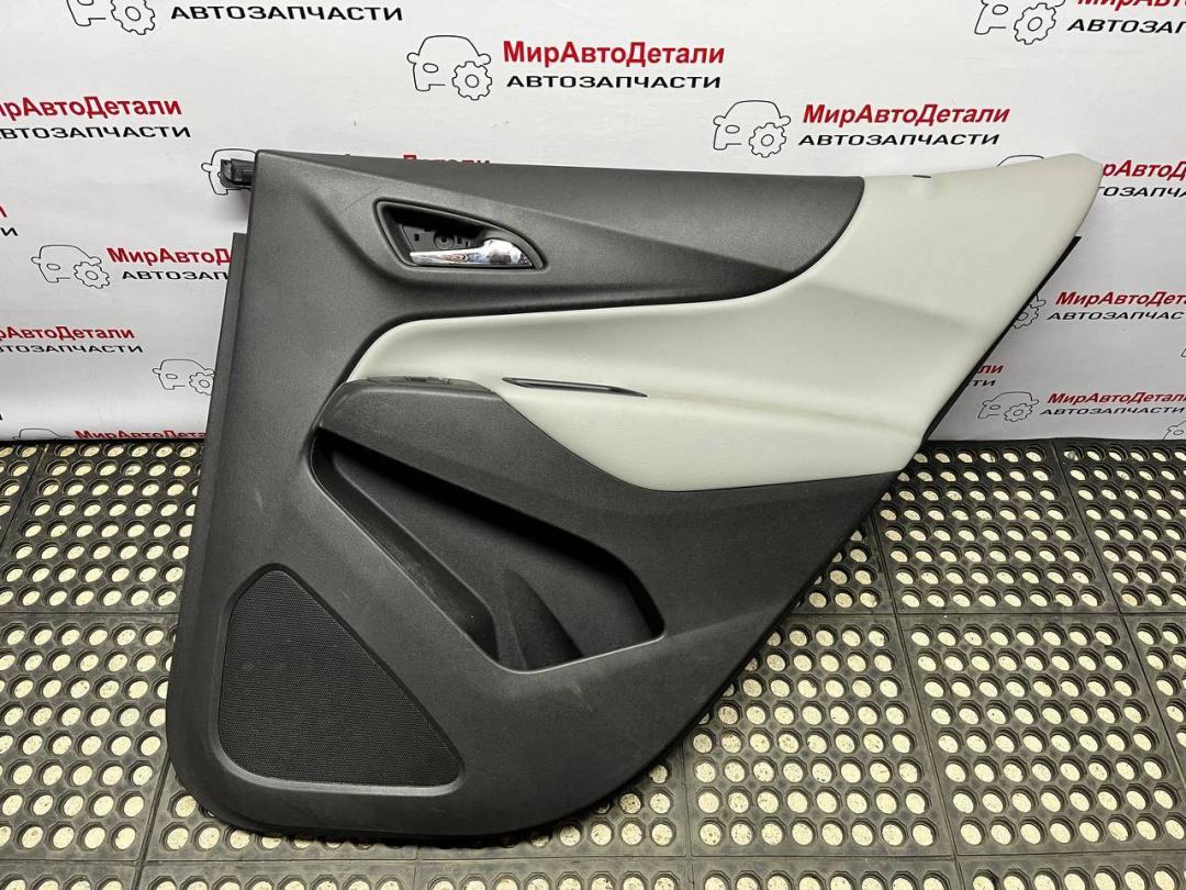 обшивка двери задняя правая Chevrolet Equinox 3 поколение 2018, 1.5 л., бензин, АКПП, 84346331 - фото №1