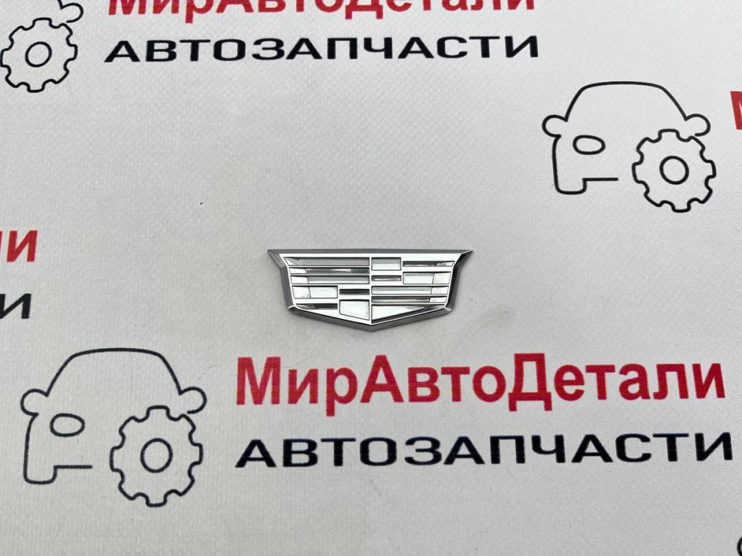 эмблема Cadillac XT4 1 поколение 2019, 2.0 л., бензин - фото №1