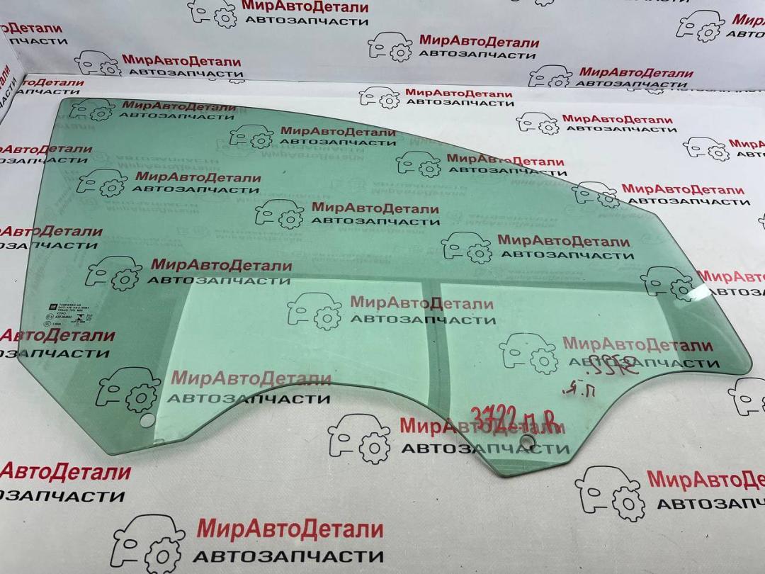 стекло двери передней правой Chevrolet Equinox 3 поколение 2018, 1.5 л., бензин, АКПП - фото №1