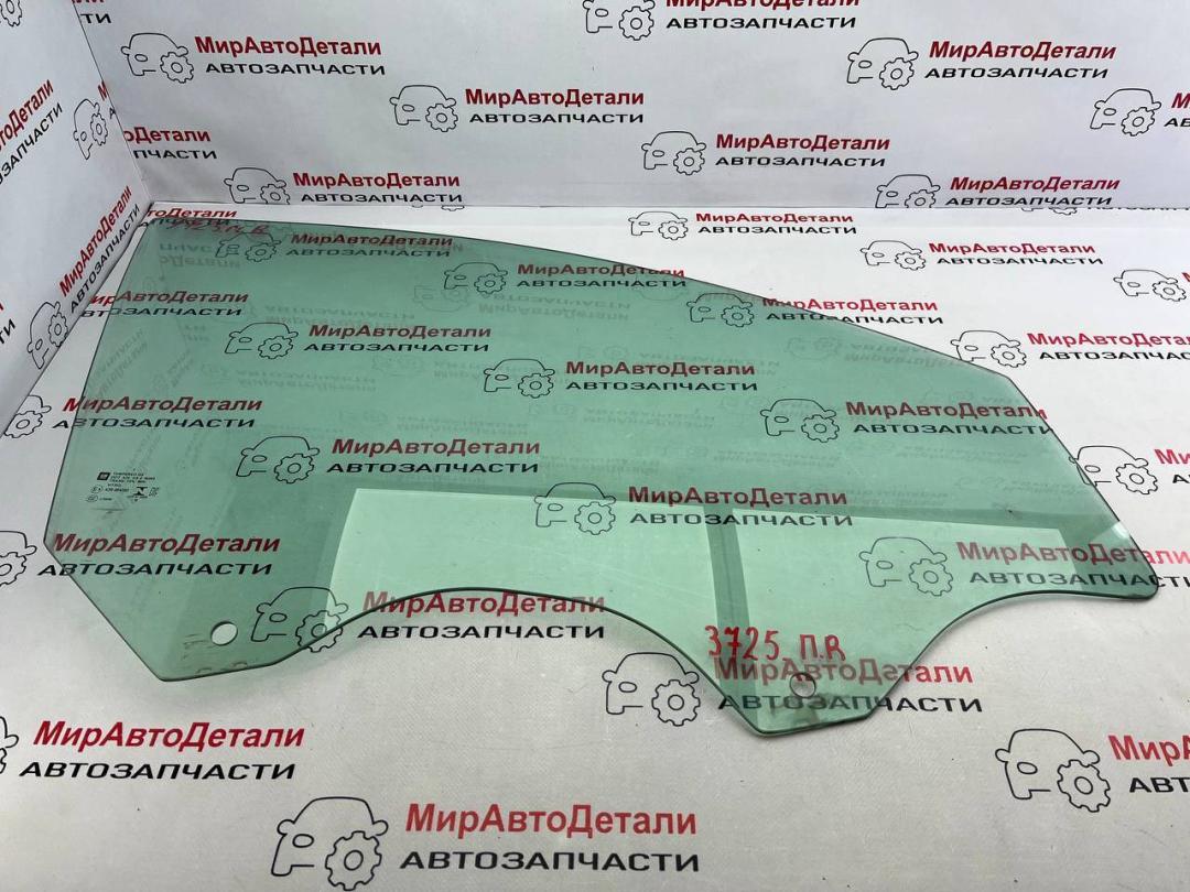 стекло двери передней правой Chevrolet Equinox 3 поколение 2018, 1.5 л., бензин, АКПП - фото №1