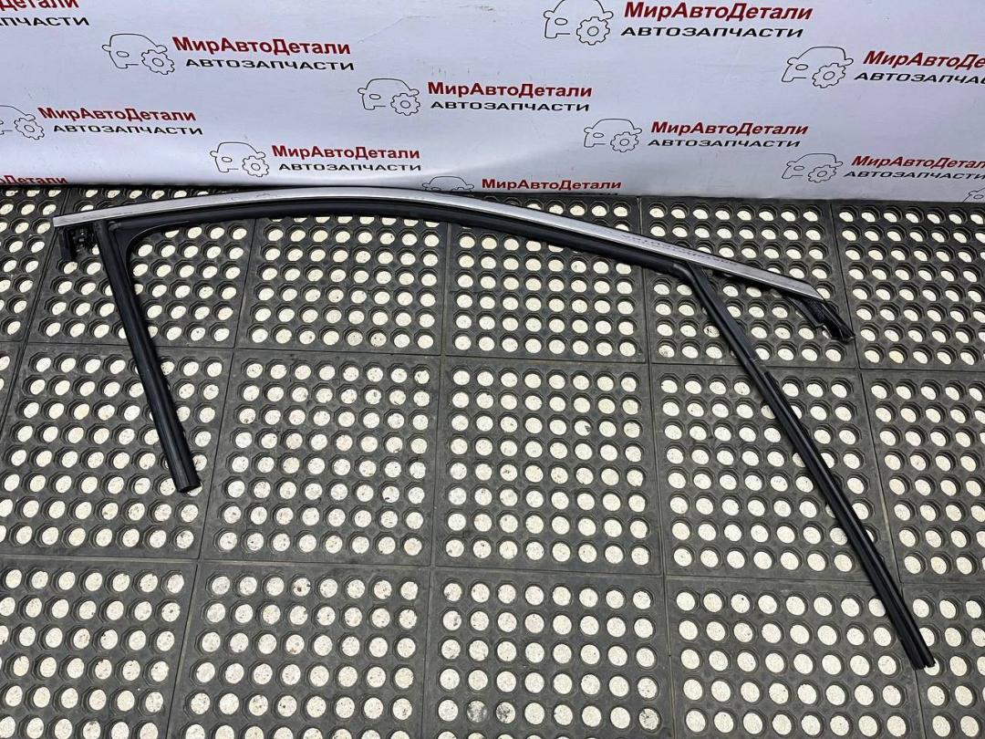 молдинг двери передней правой Buick Encore GX 1 поколение (2019 - 2025) - фото №1