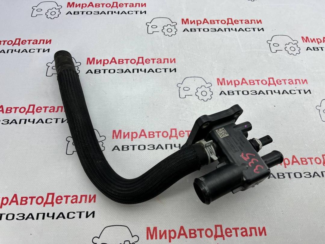 фланец (тройник) системы охлаждения Lincoln Nautilus 1 поколение, 2.0 л., бензин, K2GE8K556AB - фото №1