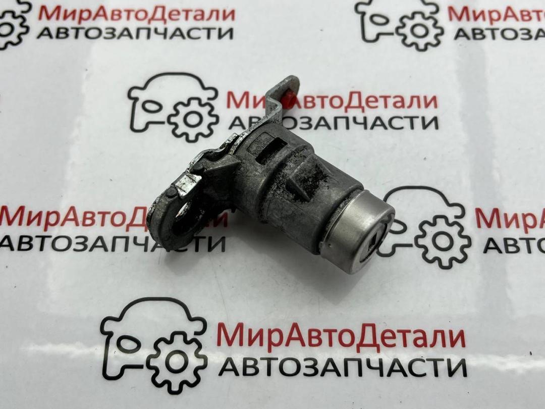 личинка дверного замка Chevrolet Traverse 2 поколение (2017 - 2025) - фото №1