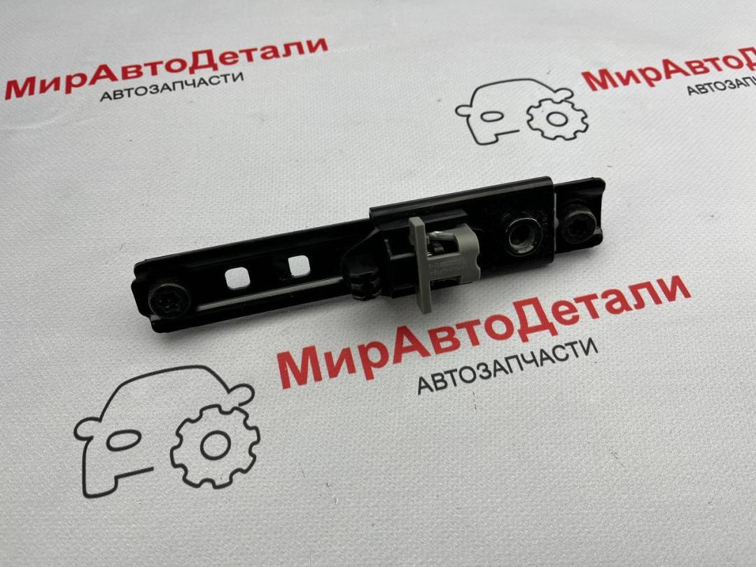 механизм регулировки высоты ремня безопасности Cadillac XT4 1 поколение, бензин, 13531739 - фото №1