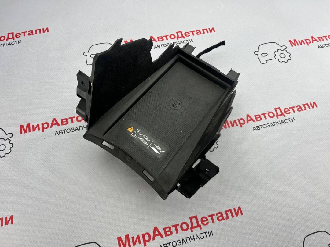 Беспроводное зарядное устройство Cadillac XT4 1 поколение, 13547616 - фото №1