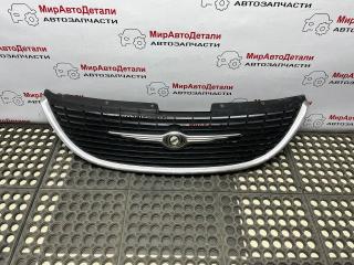 решетка радиатора Chrysler Grand Voyager 4 поколение (2000 - 2004), 4857300AA