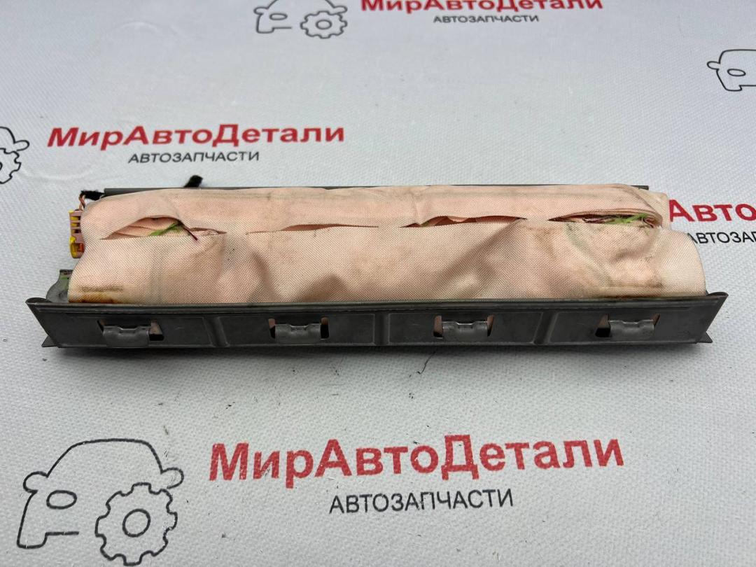подушка безопасности коленная Chevrolet Blazer 3 поколение (2018 - 2026), бензин, 42788651 - фото №1