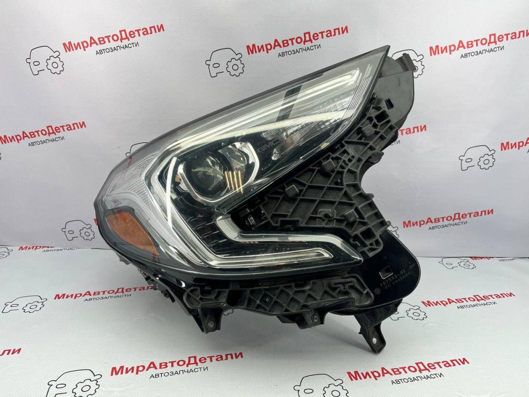 фара правая GMC Terrain 2 поколение 2019, 1.5 л., бензин, АКПП, 84355671 - фото №1