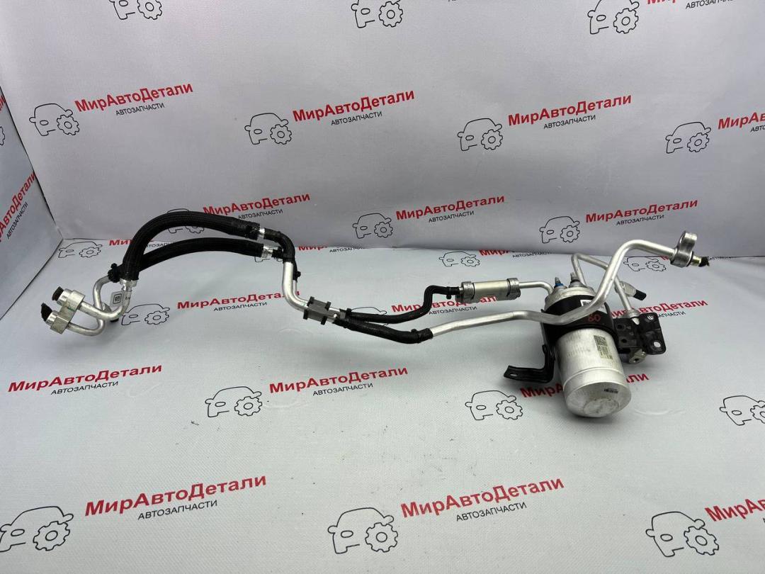 трубка кондиционера Cadillac Lyriq 1 поколение, 85607476, 86575068 - фото №1