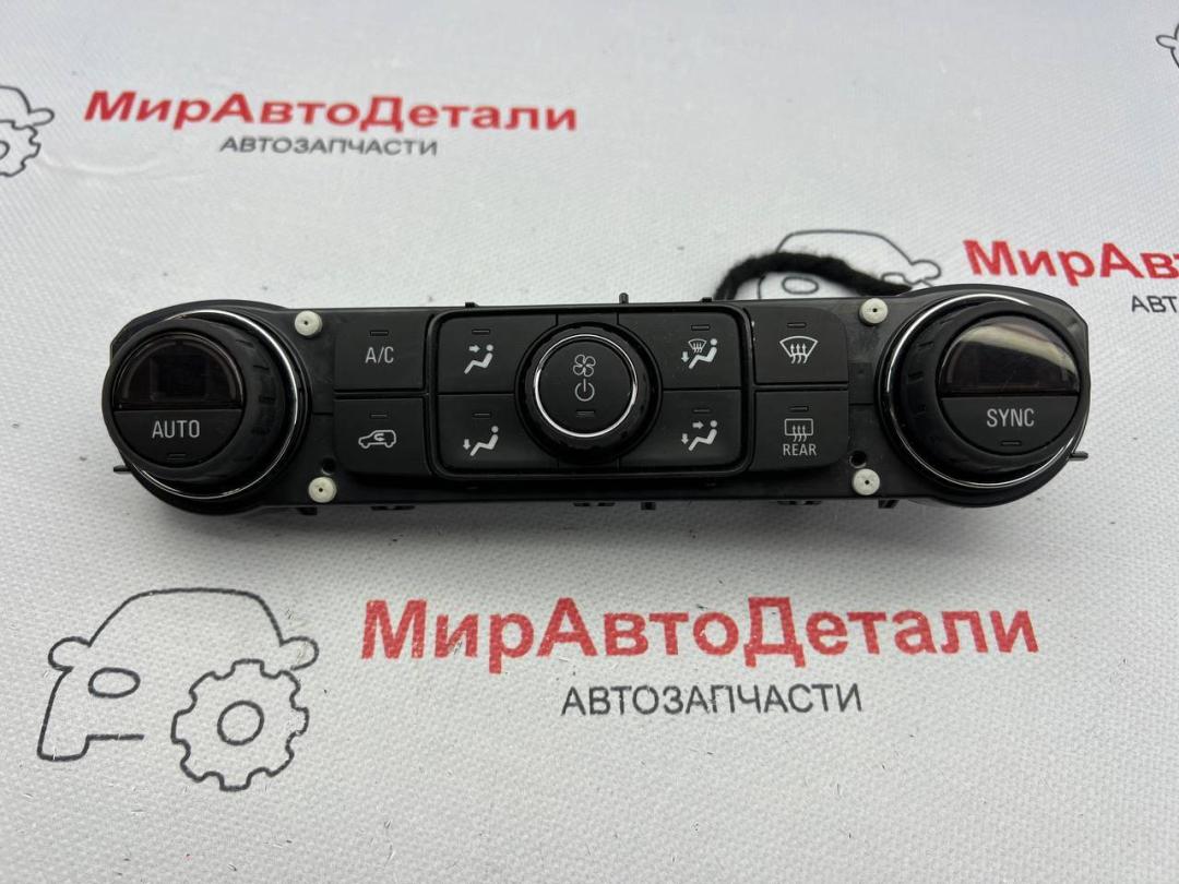 блок управления печки / климат-контроля GMC Terrain 2 поколение 2019, 1.5 л., бензин, АКПП, 84246526 - фото №1