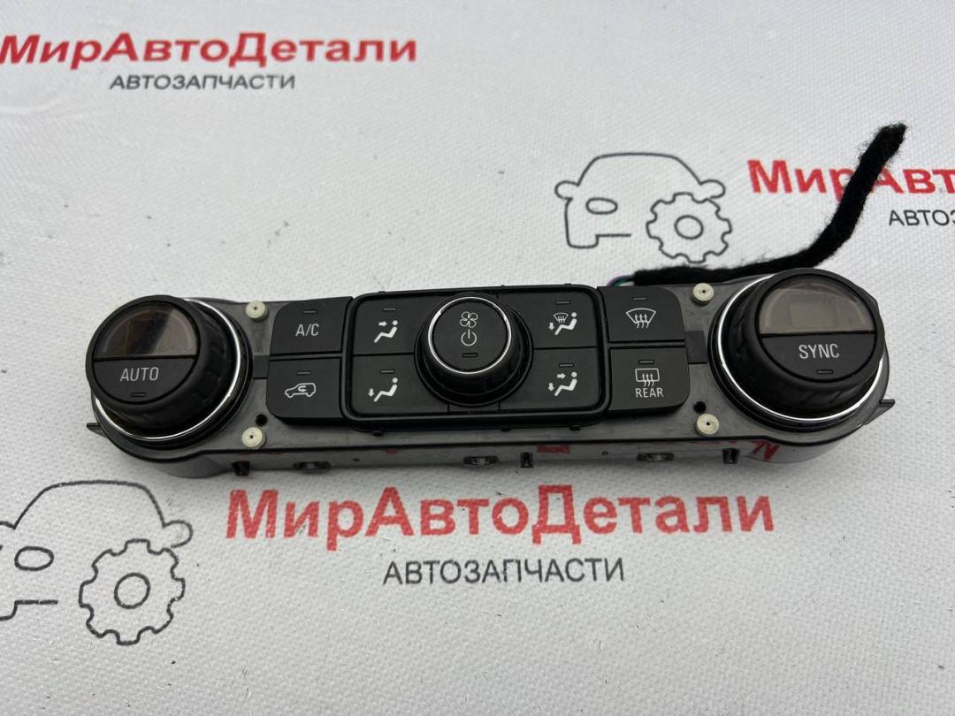 блок управления печки / климат-контроля GMC Terrain 2 поколение 2021, 1.5 л., бензин, АКПП, 84246526 - фото №1