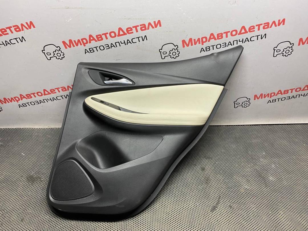 обшивка двери задняя правая Buick Encore GX 1 поколение 2021, 1.3 л., бензин, АКПП - фото №1