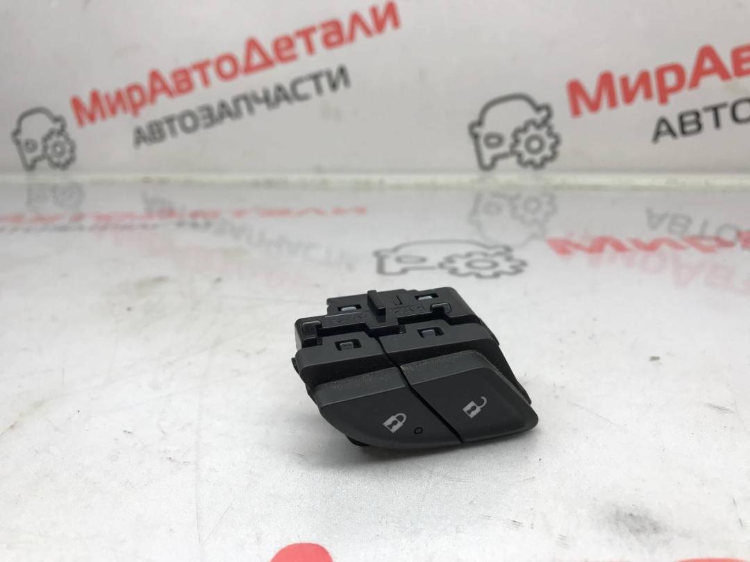 кнопка центрального замка Chevrolet Equinox 3 поколение 2018, 2.0 л., бензин, АКПП, 26200592 - фото №1