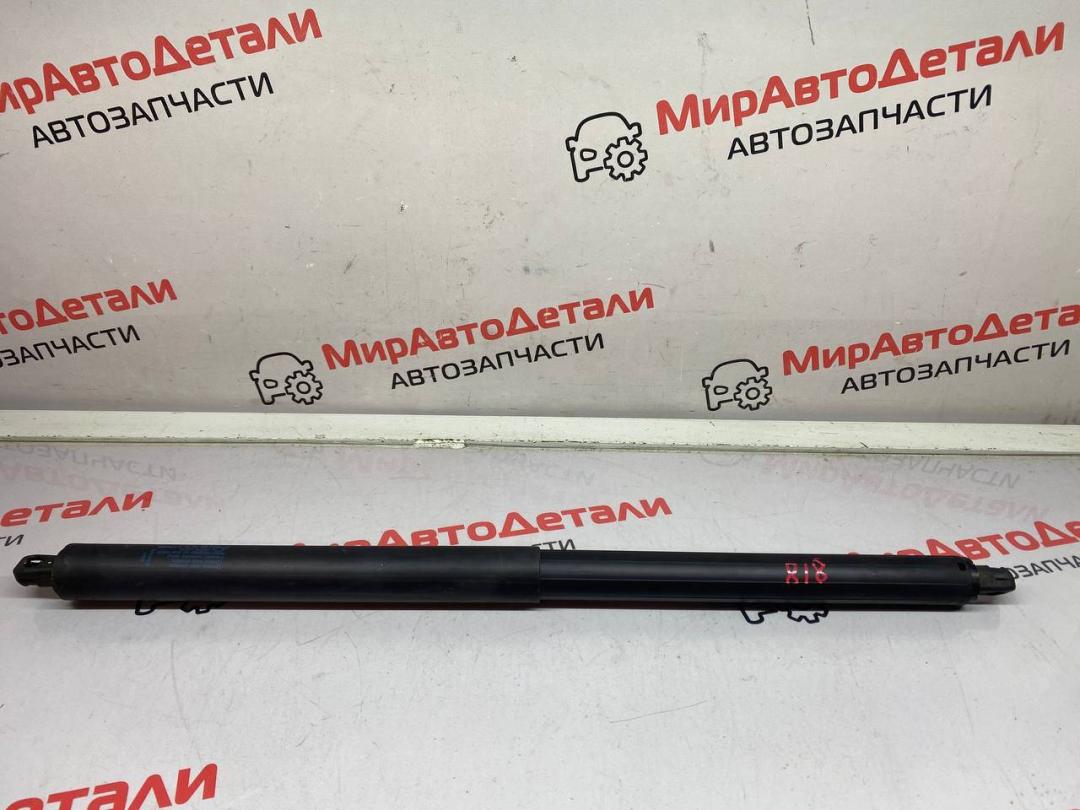 амортизатор крышки багажника (3-5 двери) Chevrolet Equinox 3 поколение 2020, 1.5 л., бензин, 84133944 - фото №1