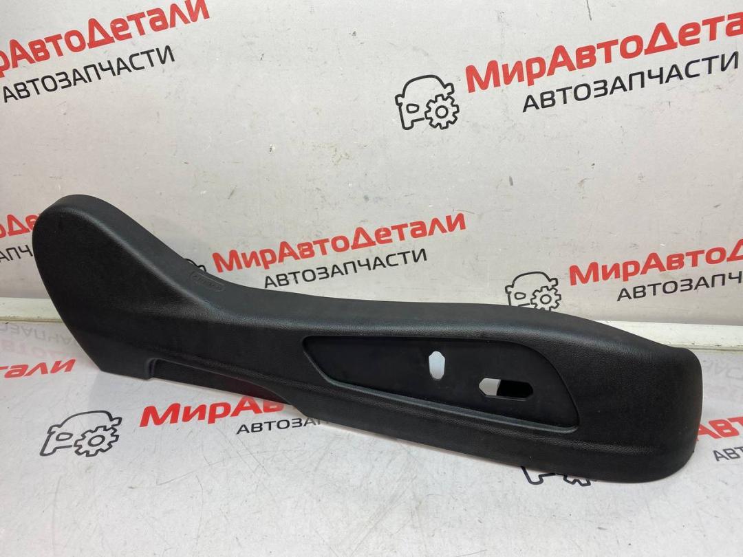 пластик (накладка) сиденья Cadillac XT5 1 поколение 2018, 3.6 л., бензин, 13594809 - фото №1