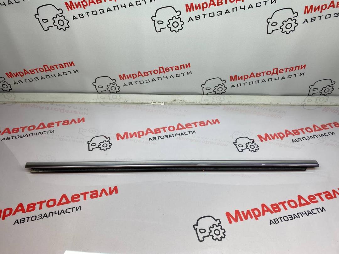 молдинг двери задней правой Chevrolet Traverse 2 поколение 2019, 3.6 л., бензин - фото №1