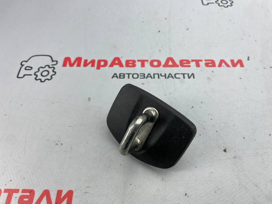 ответная часть (скоба) замка двери Cadillac XT4 1 поколение 2019, 2.0 л., бензин - фото №1