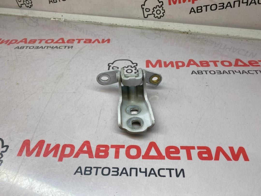 петля двери GMC Acadia 2 поколение (2016 - 2019) - фото №1