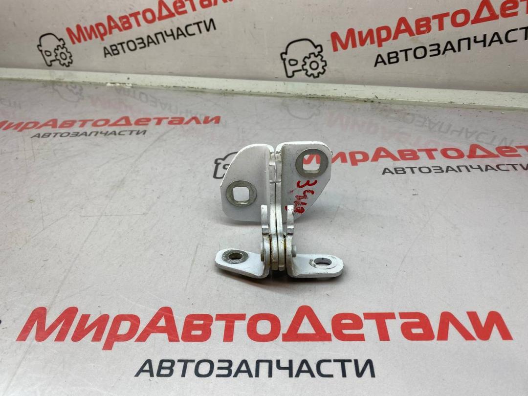петля двери GMC Acadia 2 поколение (2016 - 2019) - фото №1