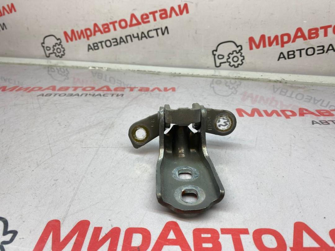 петля двери GMC Acadia 2 поколение (2016 - 2019) - фото №1