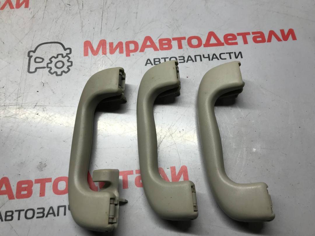 ручка внутренняя потолочная Buick Encore GX 1 поколение 2020, 1.3 л., бензин, АКПП - фото №1