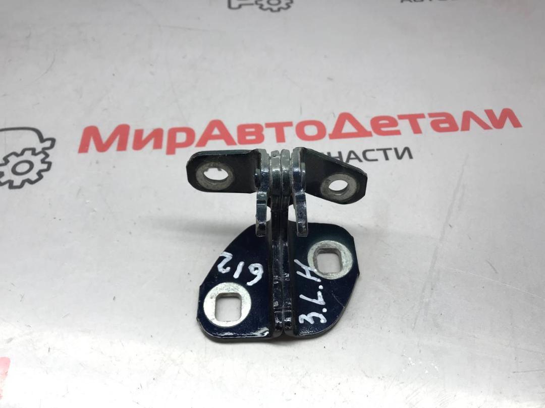 петля двери GMC Acadia 2 поколение (2016 - 2019) - фото №1