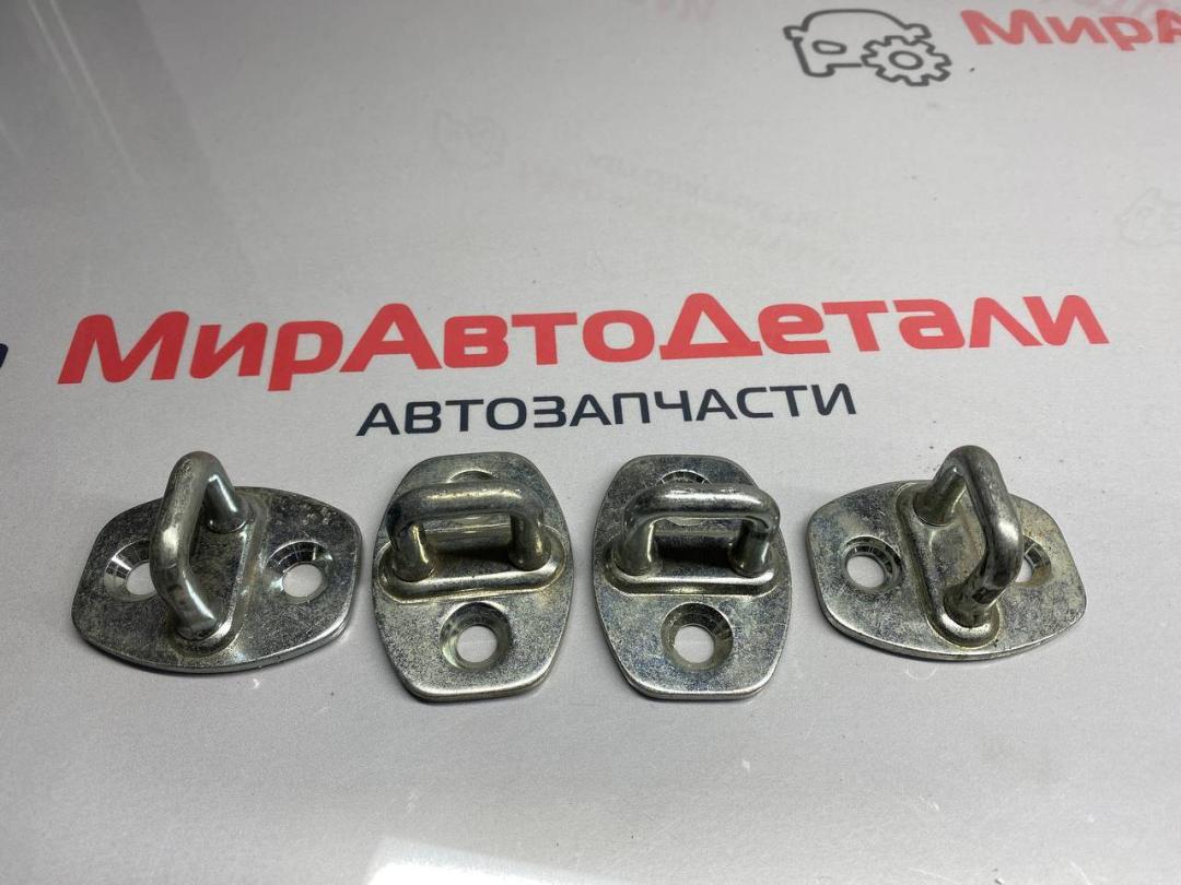 ответная часть (скоба) замка двери Buick Encore GX 1 поколение (2019 - 2025) - фото №1