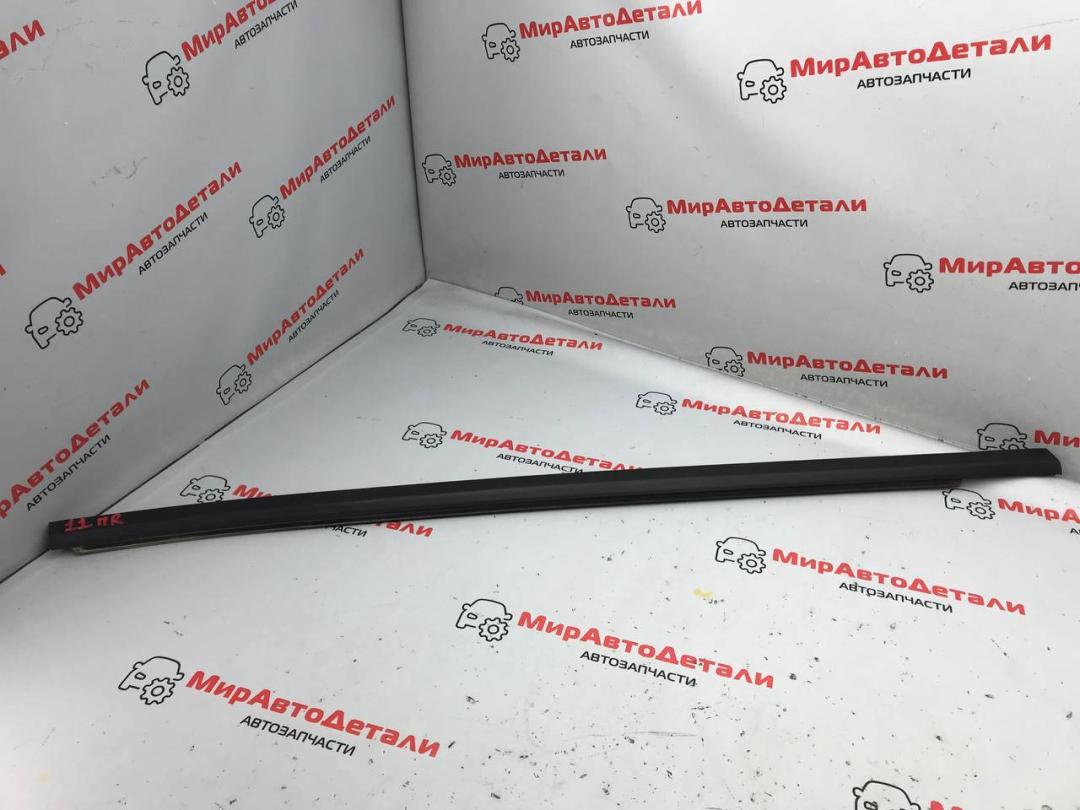 молдинг двери передней правой Chevrolet Bolt 1 поколение 2019, электро - фото №1