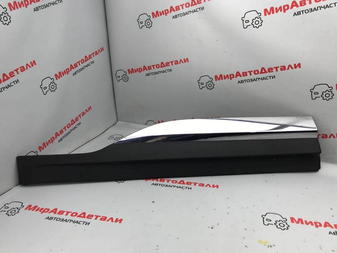 молдинг двери задней правой Chevrolet Bolt 1 поколение 2019, электро, 42617379 - фото №1